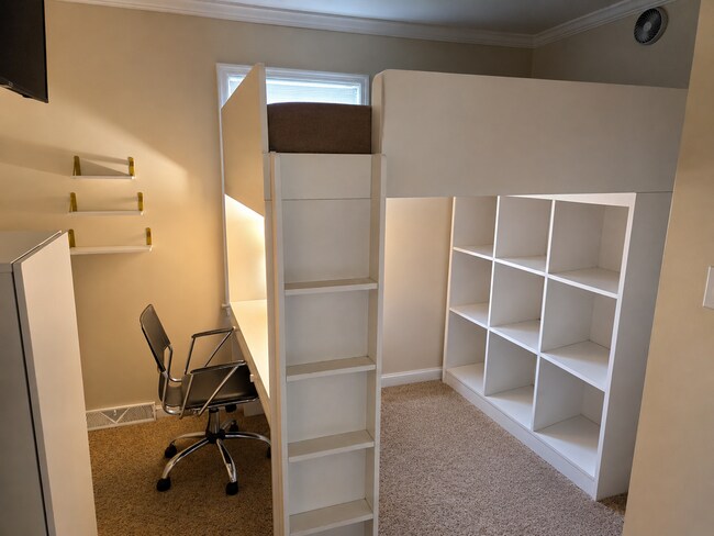 Building Photo - 2317 Lawnwood Ct