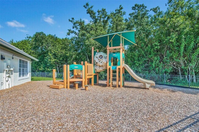 Building Photo - 130 Westmoreland Cir