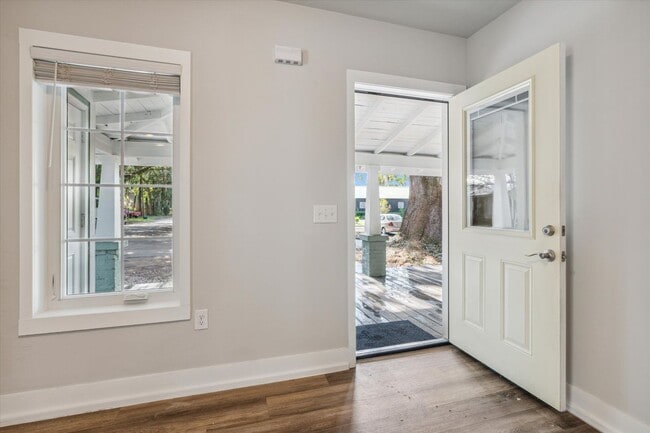 Building Photo - Live next to campus and all things Gainesv...