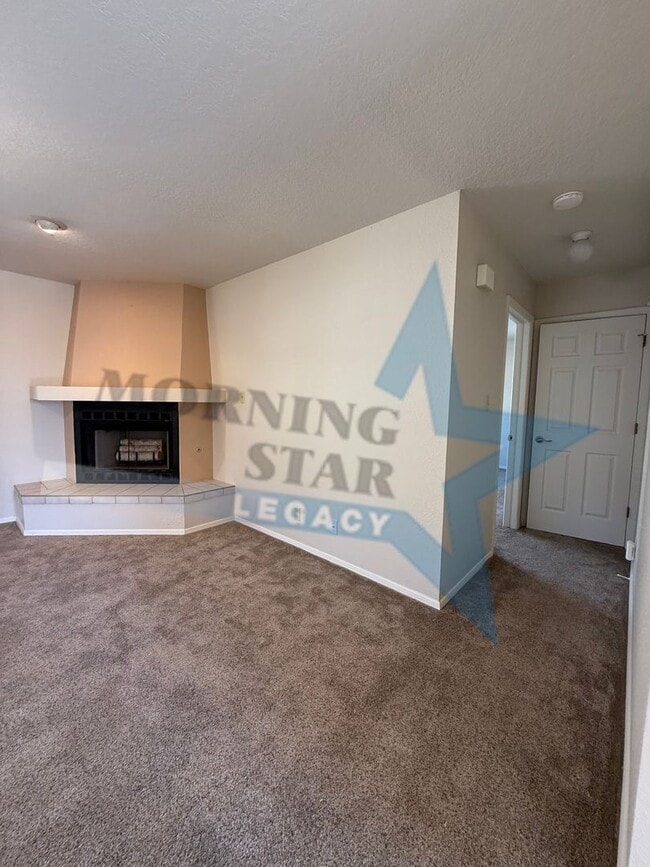 Building Photo - Roadrunner area! LOVELY two bedroom home.