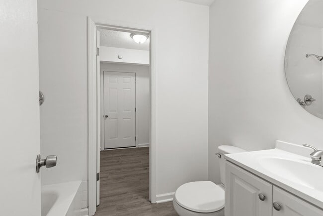 Building Photo - Charming 3 Bedroom, 2 Bathroom house