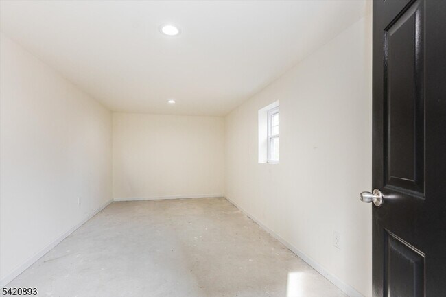 Building Photo - 43 Pleasant Way