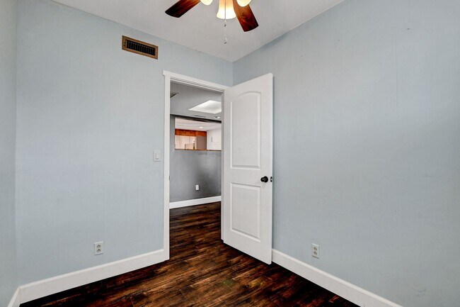 Building Photo - UNIQUE SINGLE FAMILY HOME! - No HOA, Car Lift, RV Parking and Nice Backyard