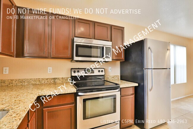 Building Photo - 2306 E Palm Beach Dr