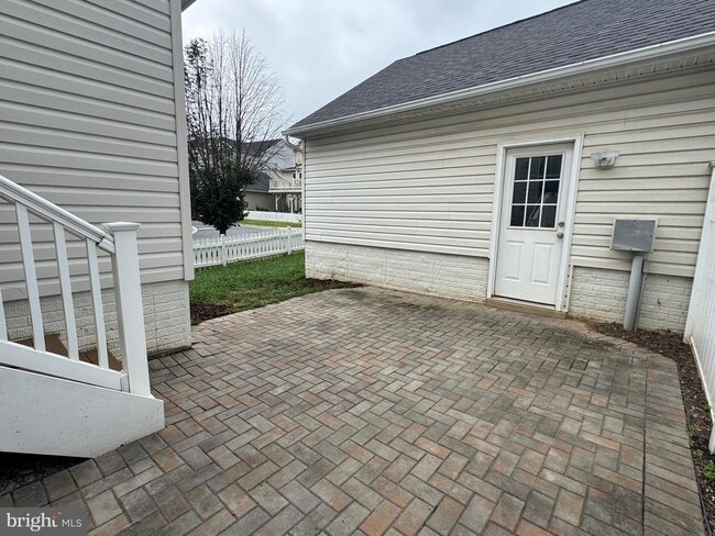Building Photo - 11854 Skylark Rd