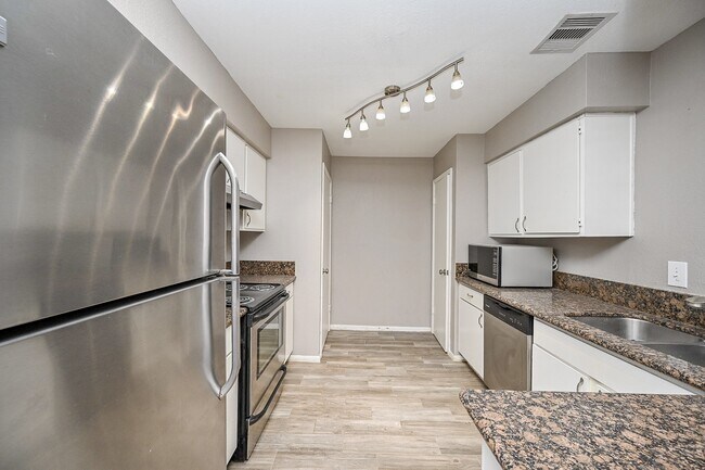 Building Photo - 2211 S Kirkwood Rd