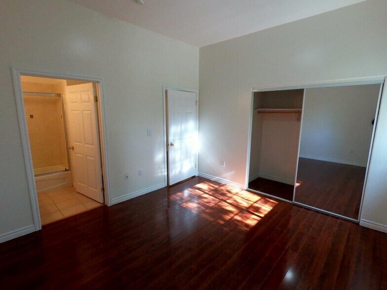 Building Photo - 8735 Cedros Ave