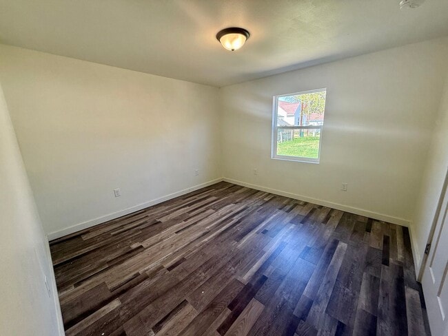 Building Photo - 706 Lincoln Ave