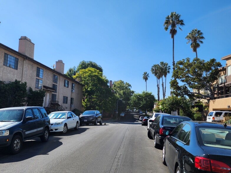 Building Photo - 10389 Almayo Ave