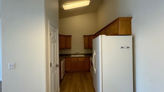 Building Photo - 3 bedroom 2 bath!! Available Now!!