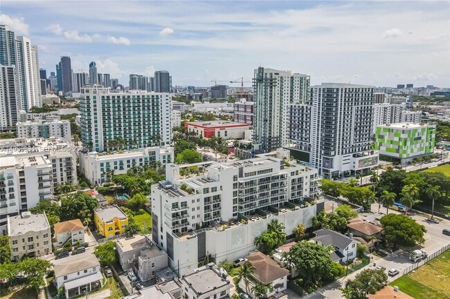 Building Photo - 321 NE 26th St