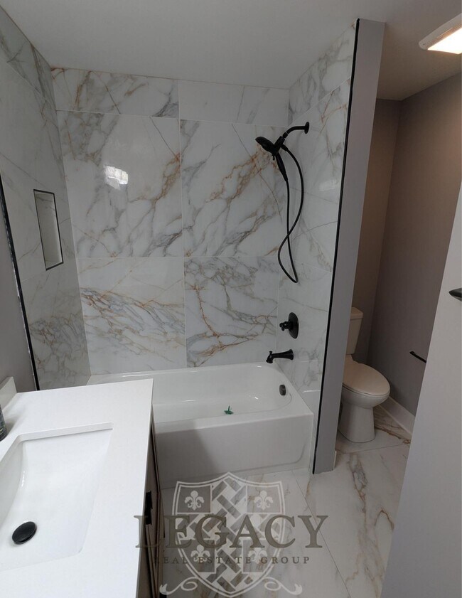 Building Photo - 408 Huntington Ridge Dr