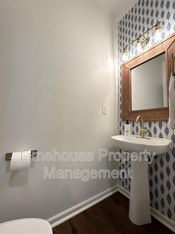 Building Photo - 3236 Barbour Dr