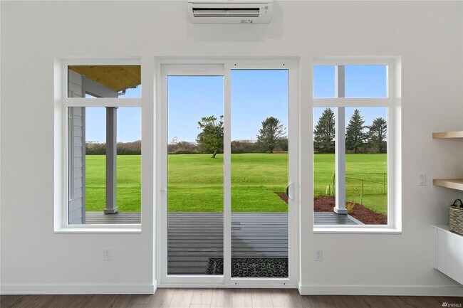 Building Photo - 514 Canal Dr NE