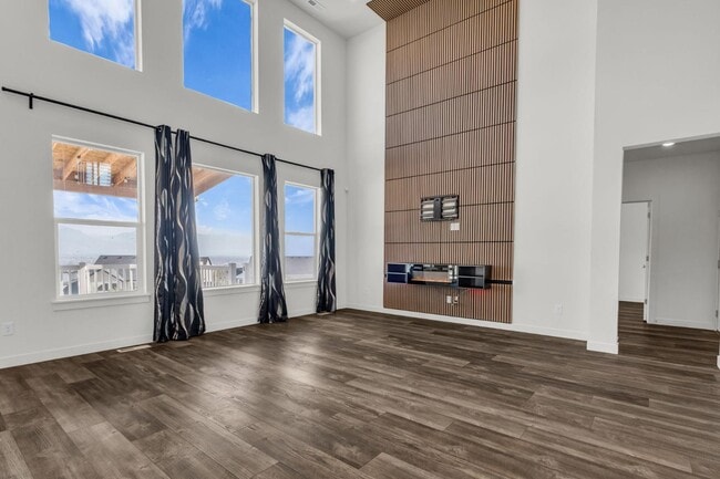 Building Photo - 2468 N Paintbrush Dr