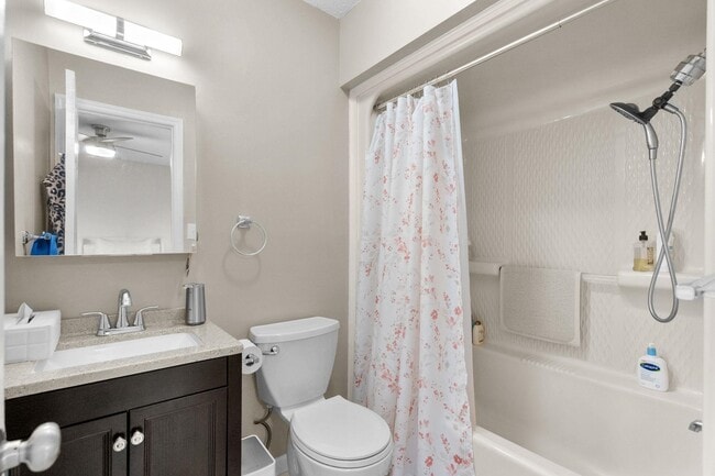 Building Photo - 4088 Fairway Lakes Dr