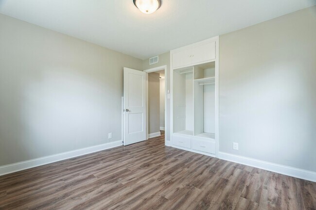 Building Photo - 2100 Delmore St