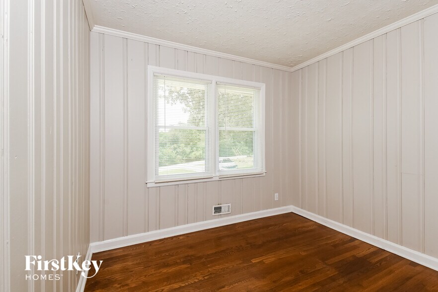 Building Photo - 492 Gresham Rd SW