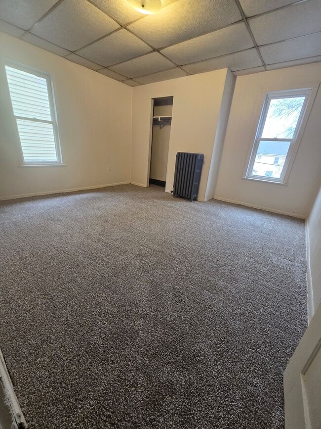 Building Photo - Large 3br house!