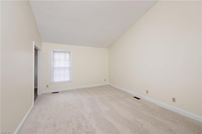 Building Photo - 670 Lord Dunmore Dr