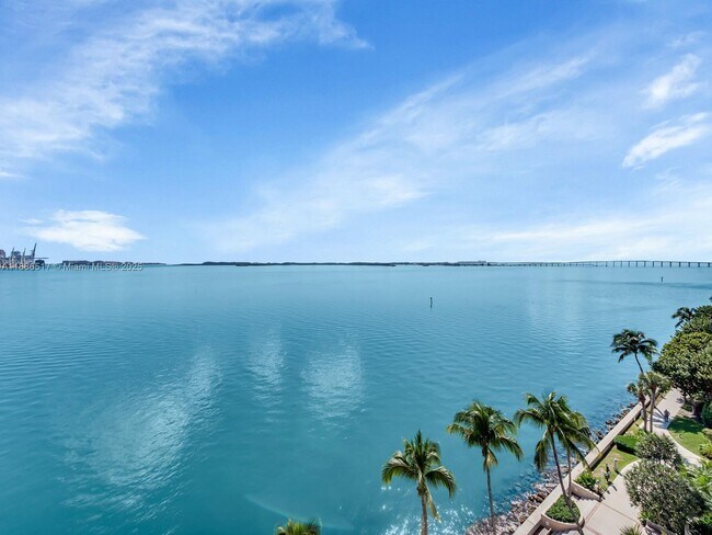 Building Photo - 520 Brickell Key Dr