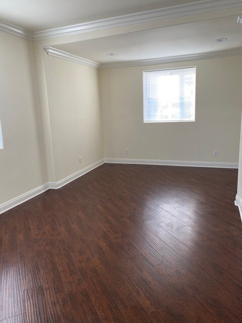 Building Photo - 1454 S Cloverdale Ave