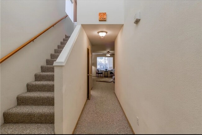 Building Photo - 9700 NE 26th Pl