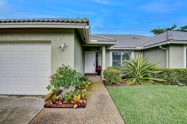 Building Photo - 5075 Marina Cir