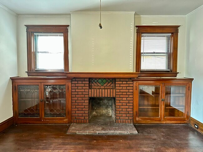 Building Photo - 735 Dover Pl