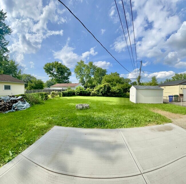 Building Photo - 1382 Southfield Dr S