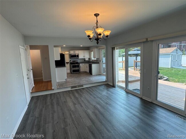 Building Photo - 35865 Ashford Dr
