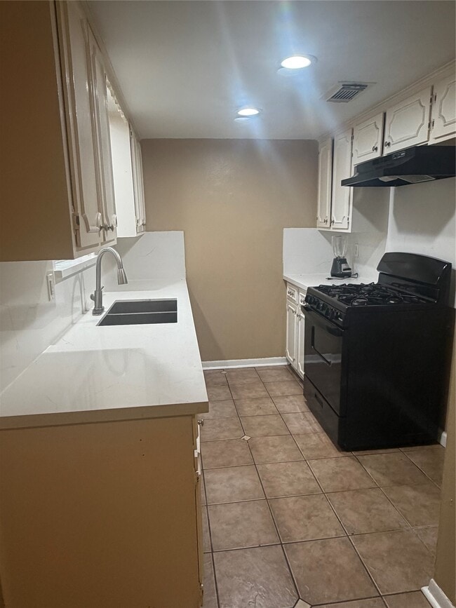 Building Photo - 6439 Deirdre Anne Dr