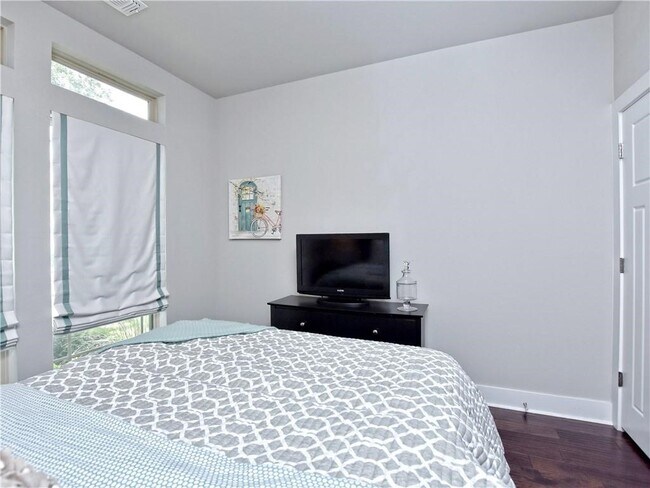 Building Photo - 10911 Rock Island Dr