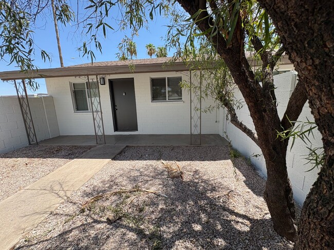 Building Photo - 817 S Melody Ln