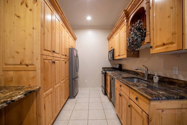 Building Photo - 678 Scenic Hills Dr