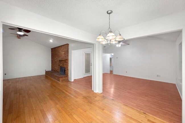 Building Photo - 6436 Ridglea Dr