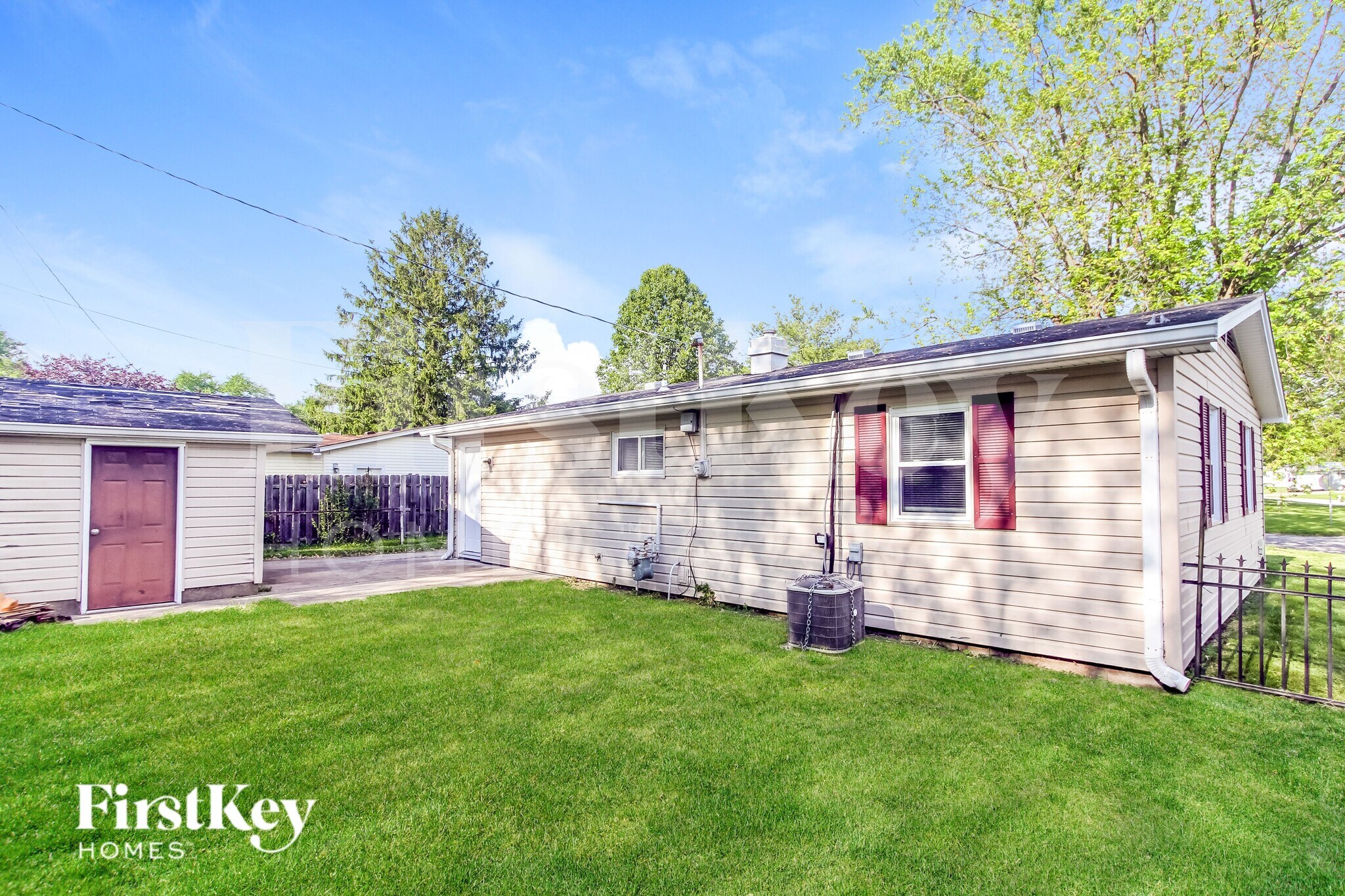 Building Photo - 702 Delbrook Dr