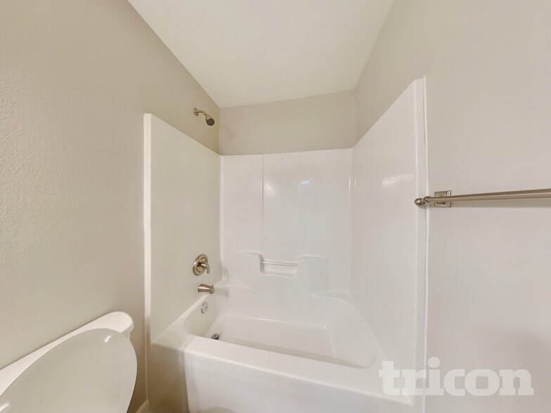 Building Photo - 260 Brookstone Dr