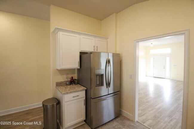 Building Photo - 705 Kylar Dr NW