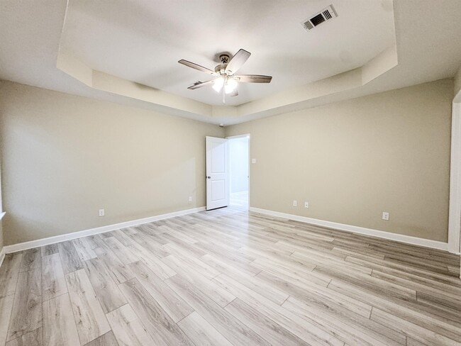 Building Photo - 51 10 Point Ln