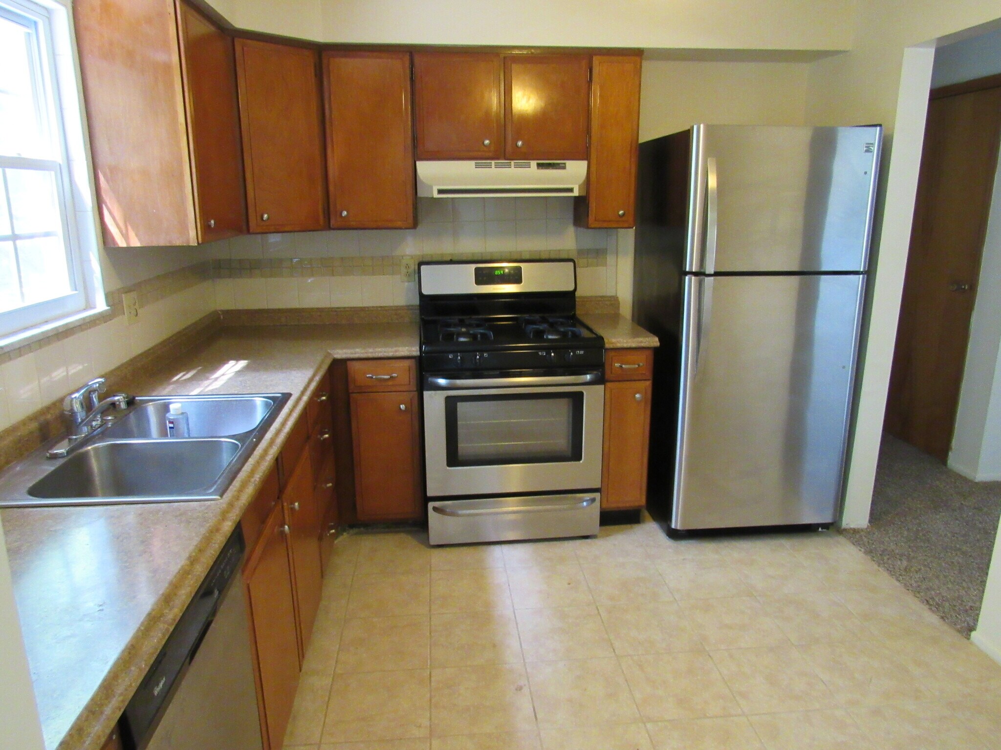 Building Photo - 124 Treeview Dr