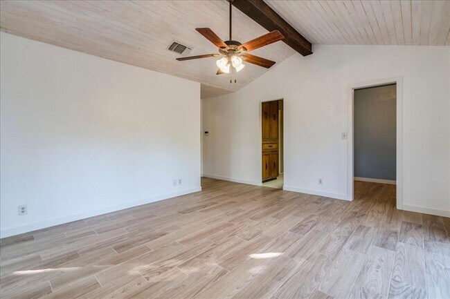 Building Photo - 904 Willow Creek Cir