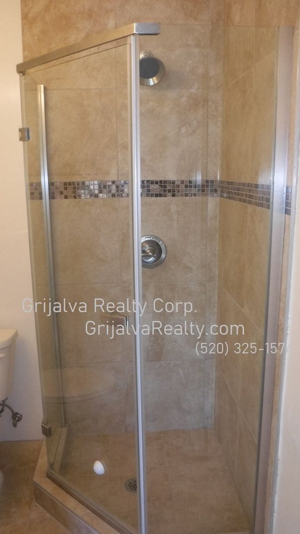 Building Photo - 1550 N 4th Ave