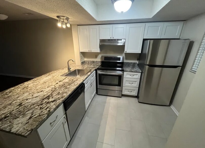 Building Photo - 2182 Bees Ferry Rd