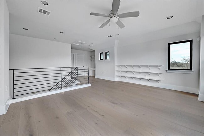 Building Photo - 1815 W 38th St