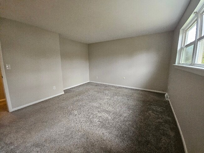 Building Photo - 608 Sunflower Dr