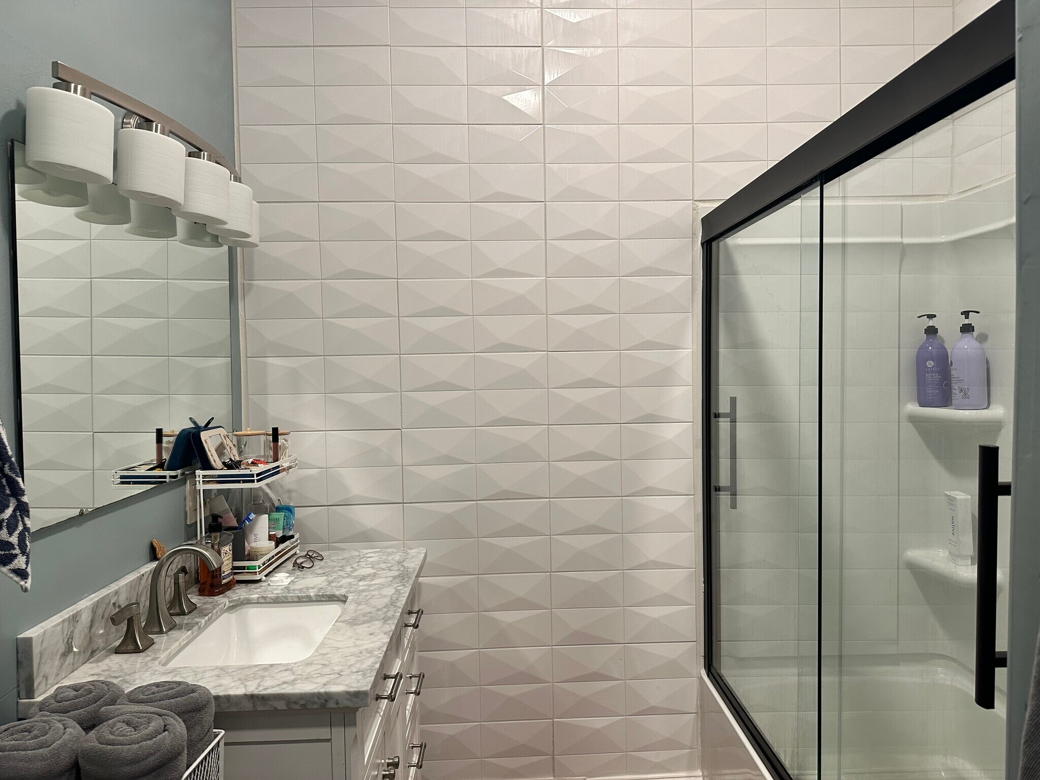 Bathroom - 1633 Main St