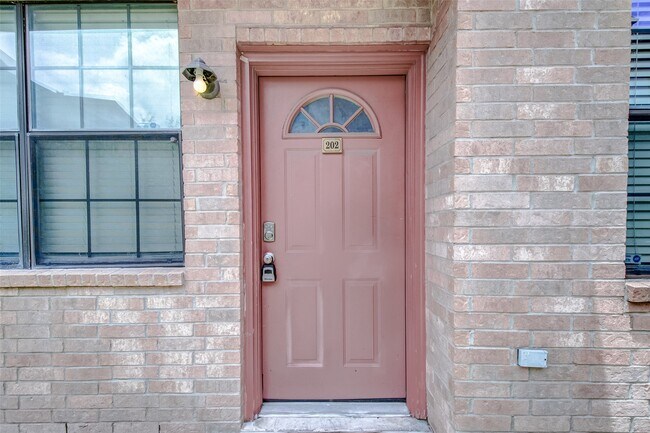 Building Photo - 9400 Bellaire Blvd