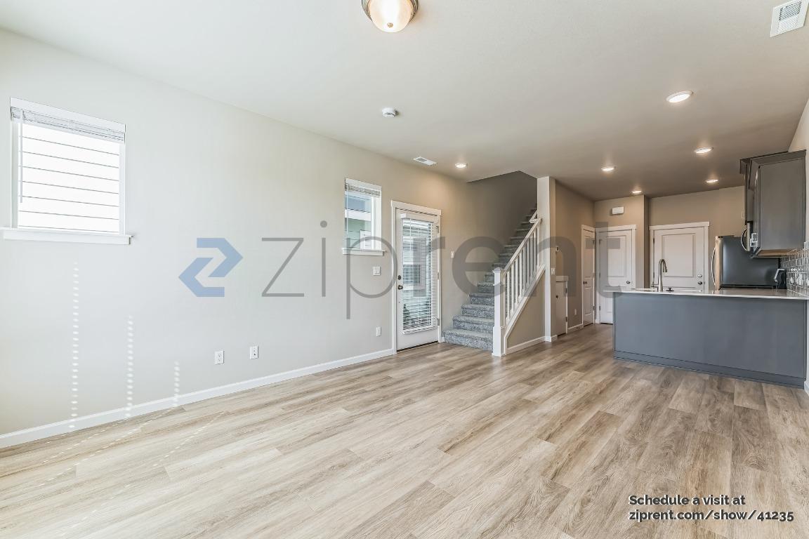 Building Photo - 8457 SE Kinnaman St