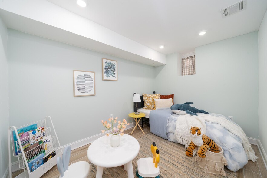 Building Photo - 201 Zabriskie St